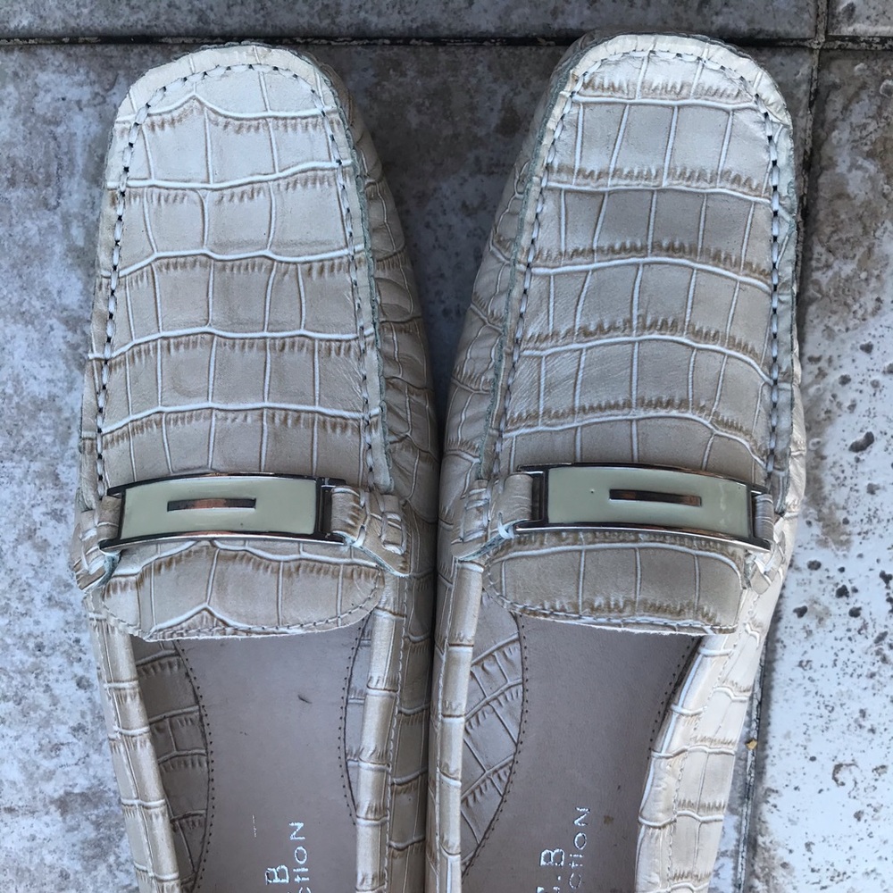 GEB Off-white Flats